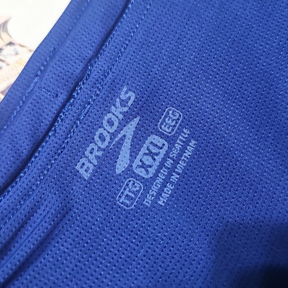 Brooks Men's Athletic Shorts in Vibrant Blue XXL - Picture 3 of 5